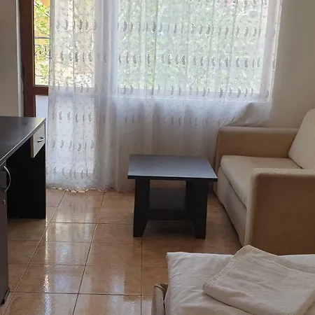 Flora Casa de hóspedes *